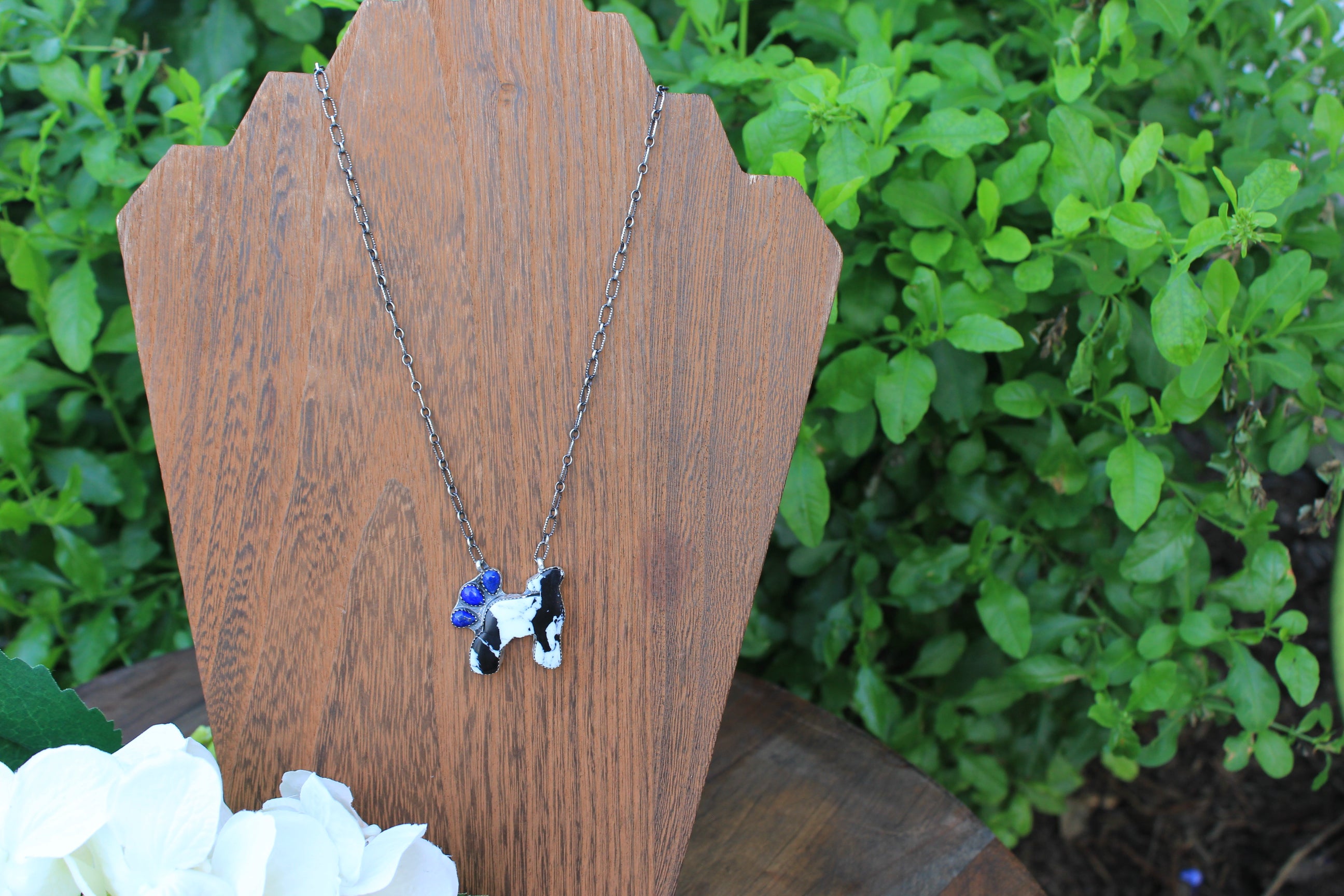 White Buffalo Show Lamb with Lapis Accents 24" Paperclip Chain