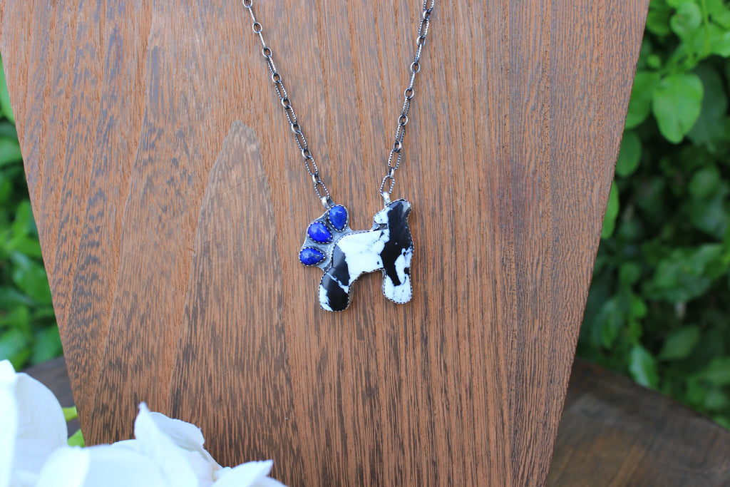 White Buffalo Show Lamb with Lapis Accents 24" Paperclip Chain
